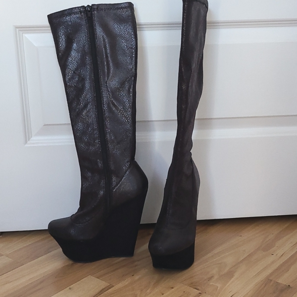 Stretchy Snake Print Platform Boots